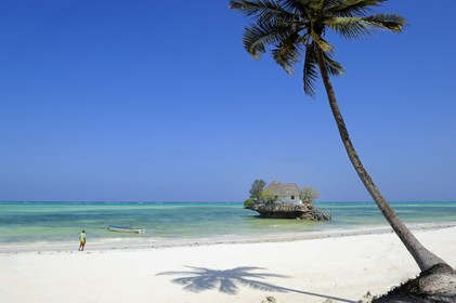 Tanzanie, archipel de Zanzibar, île de Unguja (Zanzibar), côte est, le restaurant The Rock perché sur un îlot à Pingwe