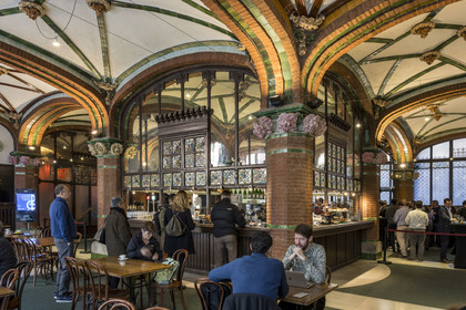 Spain, Catalonia, Barcelona, Palau de la Musica Catalana (Catalan Music Palace), concert hall designed by the architect of Catalan modernism Lluis Domènech i Montaner, a UNESCO World Heritage Site, the restaurant in the foyer