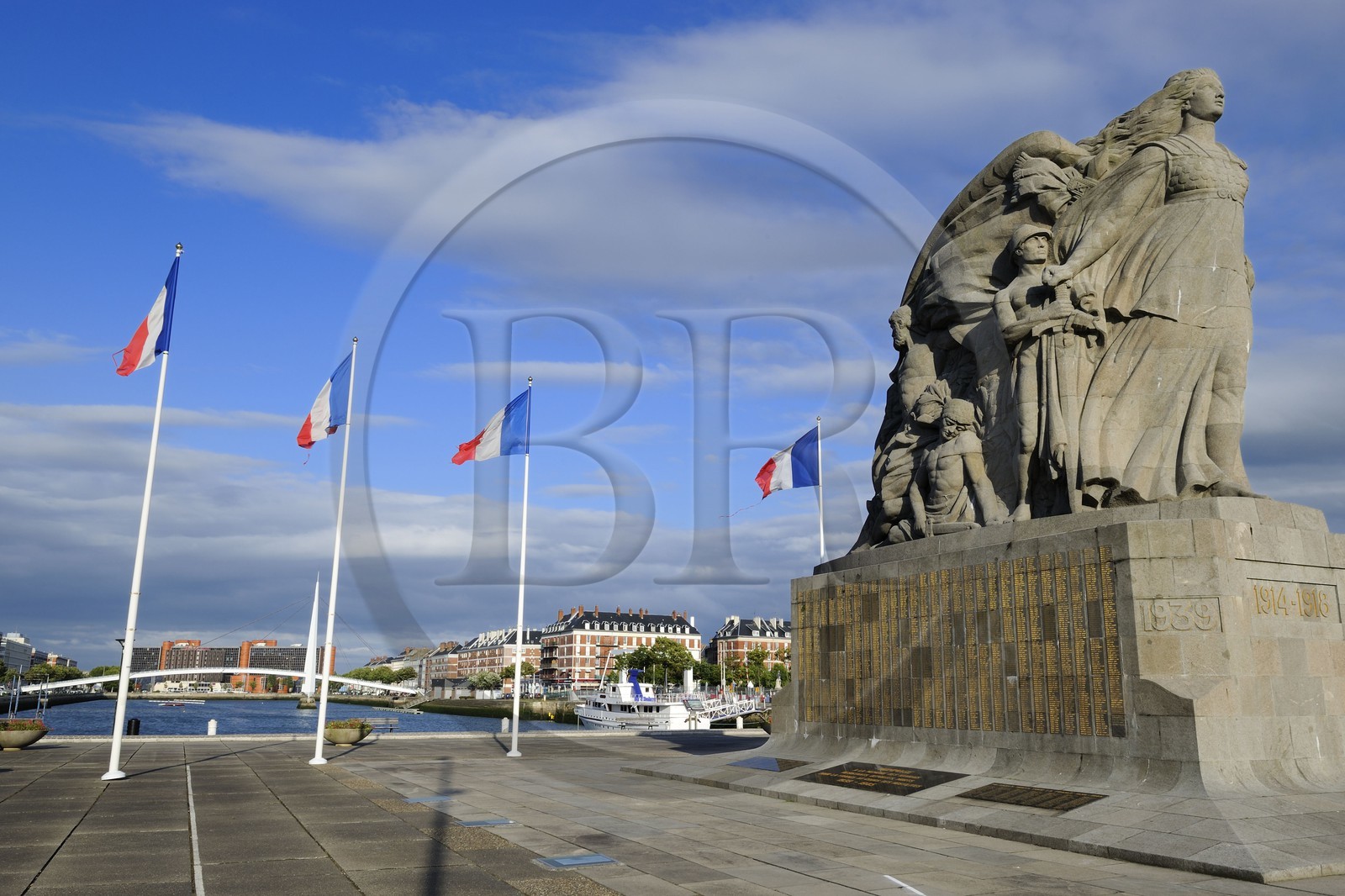 France, Seine-Maritime (76), Le Havre, Centre-ville reconstruit du Havre par Auguste Perret classé Patrimoine Mondial de l'UNESCO, le monument aux morts