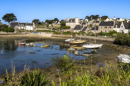 France, Finistère (29), Iles du Ponant, Ile de Batz, Porz an Eog, ancien port des goélettes et maisons d'armateurs dans le Bourg