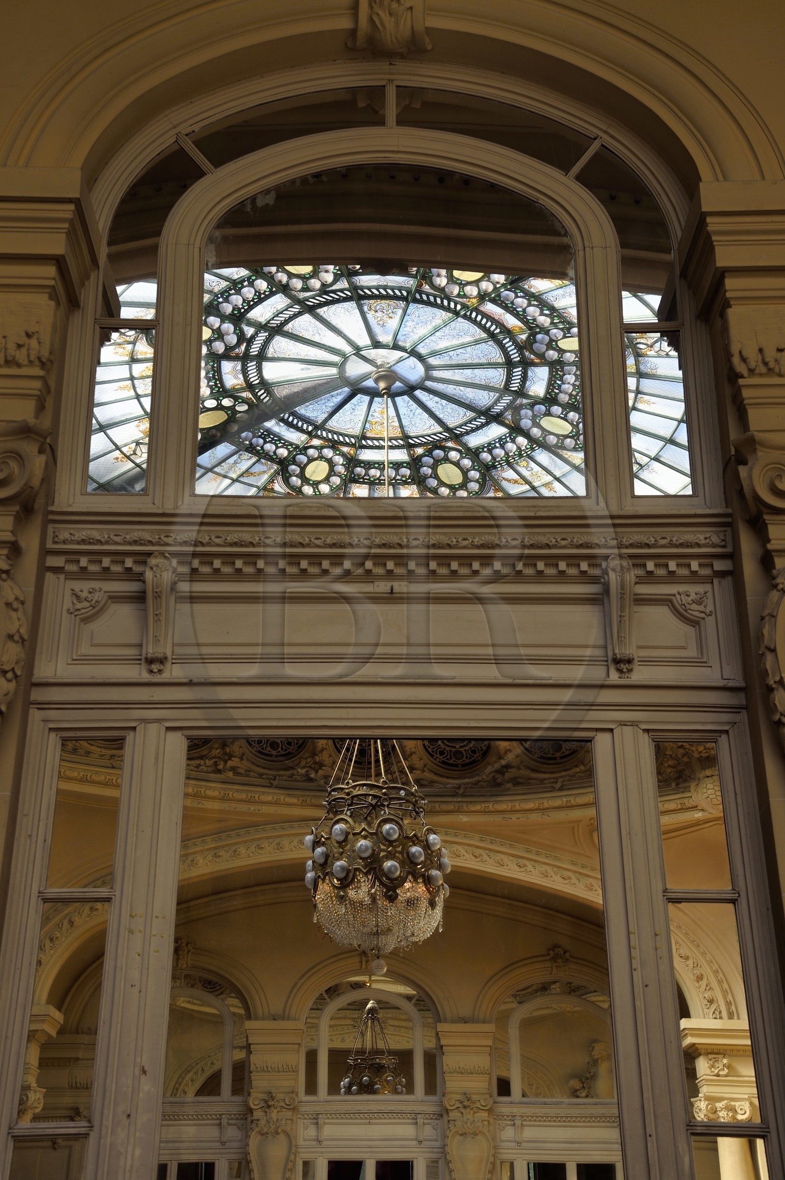 France, Allier (03), Vichy, Palais des Congrès et Opéra, verrière art Nouveau de l'ancien Grand Casino