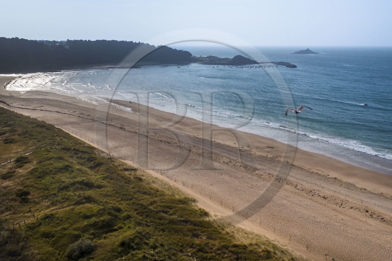 France, Côtes d'Armor (22), Grand Site de France Cap d'Erquy – Cap Fréhel, Fréhel, plage de Sables-d'Or-les-Pins (vue aérienne)