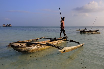 Tanzania, Zanzibar Archipelago, Unguja island (Zanzibar), southeast coast, Bwejuu, fisherman on a dhow (traditional Arab sailing vessel)