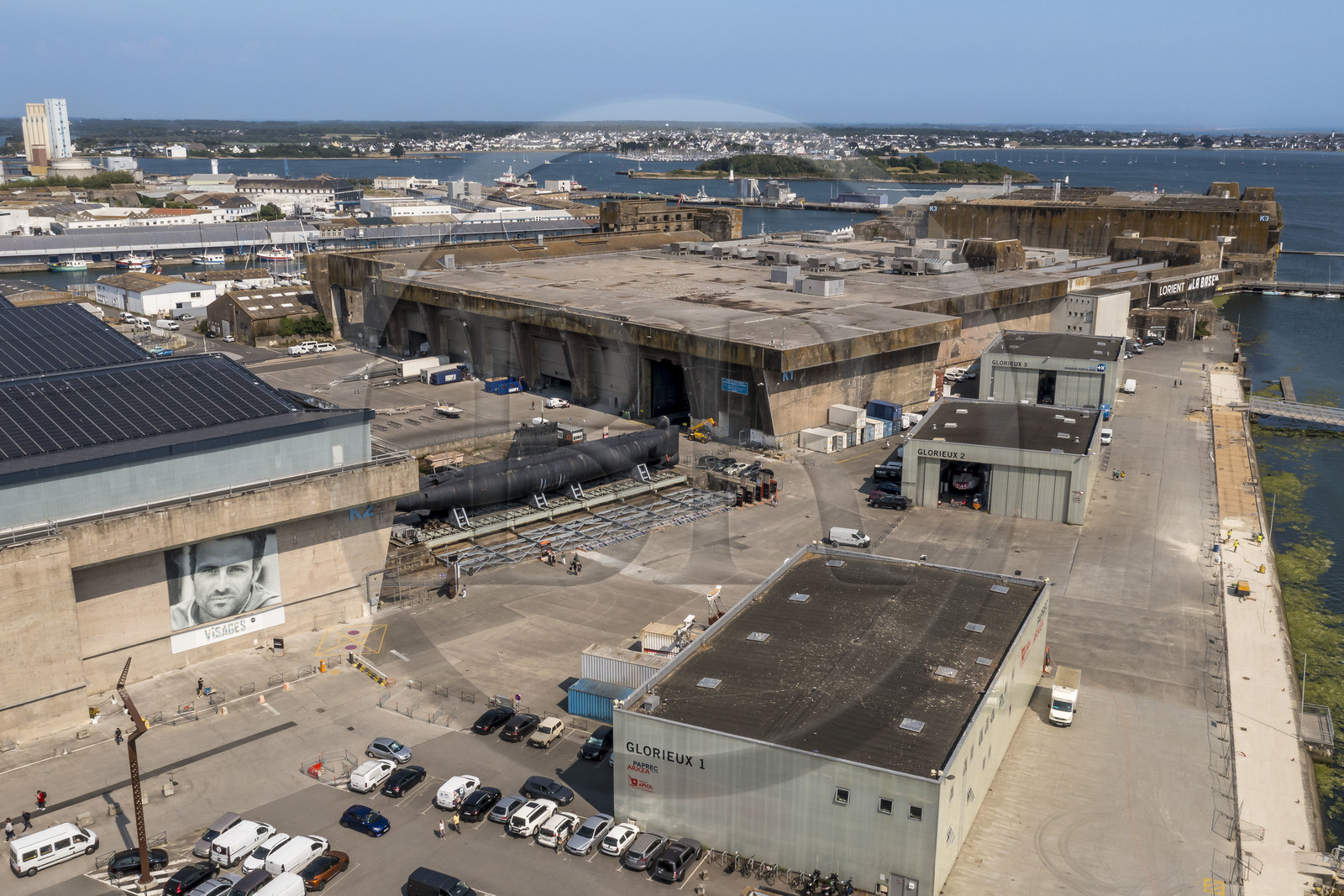 France, Morbihan (56), Lorient, Lorient La Base, ancienne base de sous-marins construite par les Allemands durant la Seconde Guerre mondiale (vue aérienne)