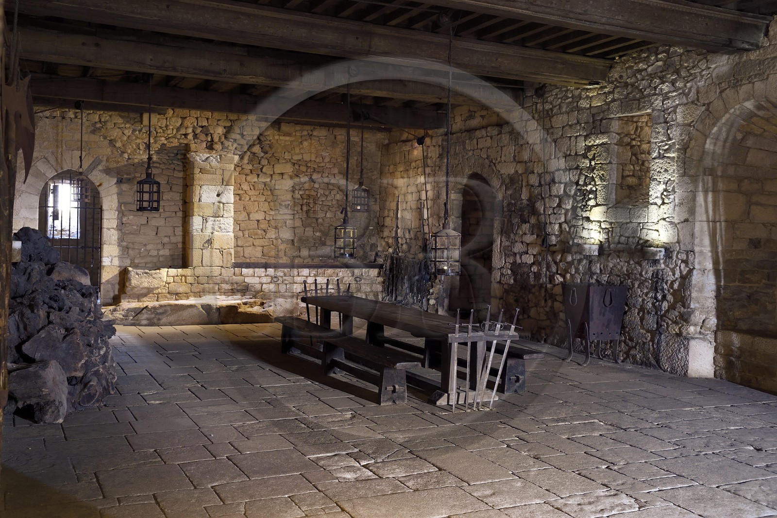 France, Dordogne (24), Périgord Noir, vallée de la Dordogne, Beynac-et-Cazenac, labellisé Les Plus Beaux Villages de France, le chateau du XIIIème siècle, la salle des gardes