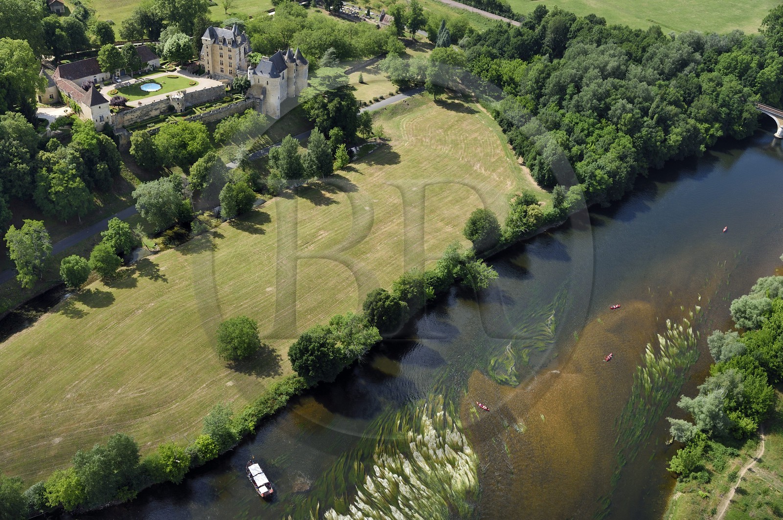 France, Dordogne, Perigord Noir, Dordogne Valley, Castelnaud la Chapelle, Fayrac Castle of the 16th century on the banks of the Dordogne (aerial view)