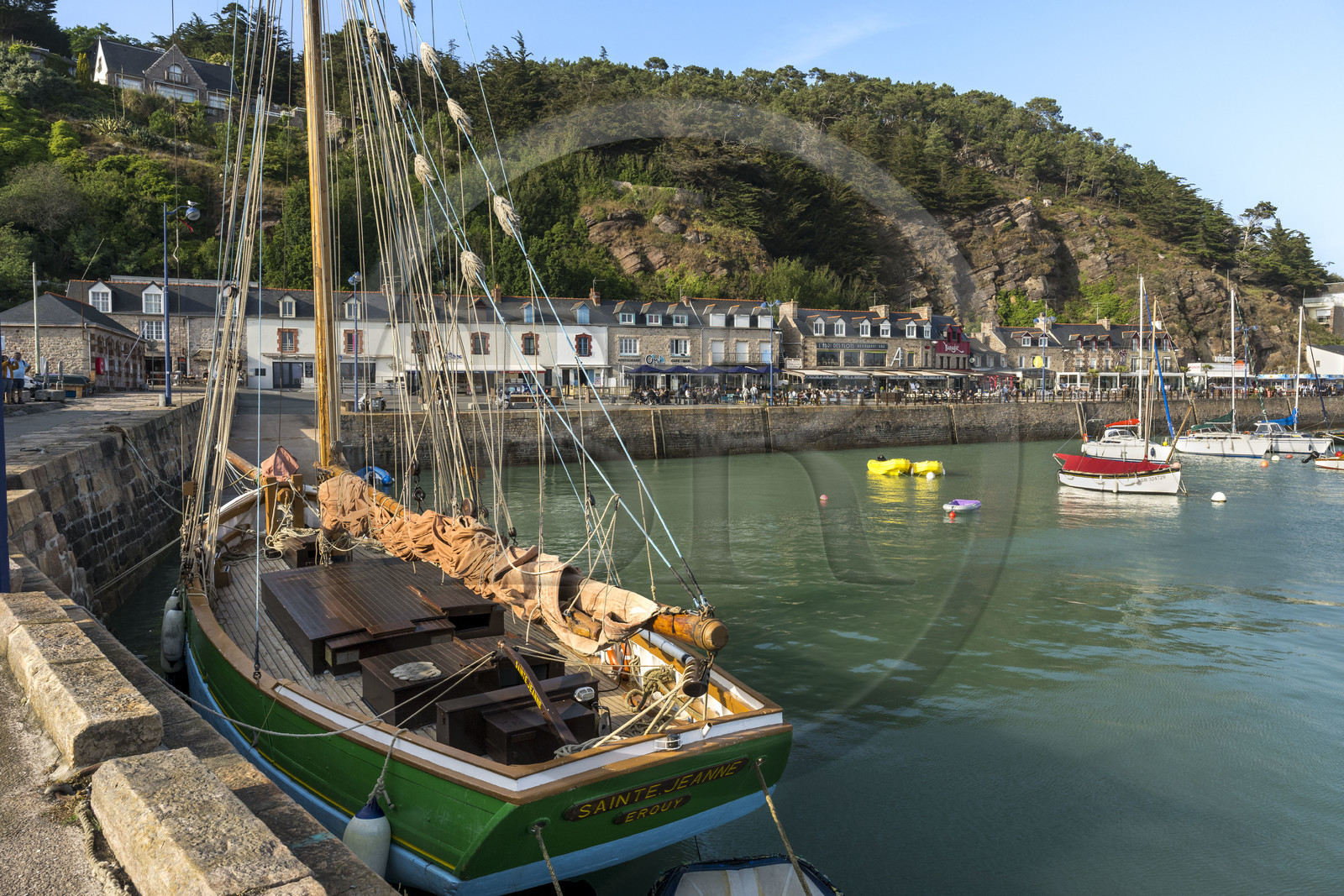 France, Côtes d'Armor (22), Côte de Penthièvre, Erquy, le port