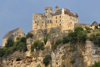France, Dordogne, Perigord Noir, Dordogne Valley, Beynac et Cazenac, labelled Les Plus Beaux Villages de France (The Most Beautiful villages of France), medieval castle on a cliff above the Dordogne valley