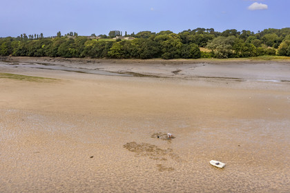 France, Finistère (29), Pays des Abers, marée basse en amont de l'Aber Benoit (vue aérienne)