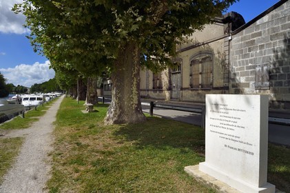 France, Charente, Jarnac, the quays of the Charente river praised by Francois Mitterrand