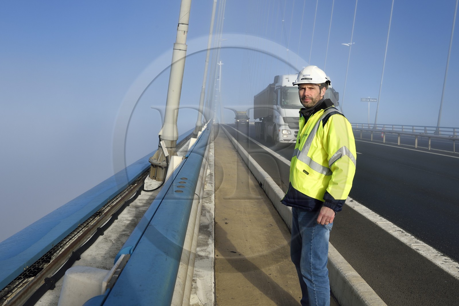 France, entre Calvados (14) et Seine-Maritime (76), le Pont de Normandie enjambe la Seine, Julien Bérard des services techniques de la CCI Seine Estuaire