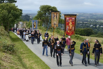 France, Finistere, Locronan, labelled Les plus Beaux Villages de France (The Most Beautiful Villages of France), procession of the small Tromenie, in the background Saint Ronan church