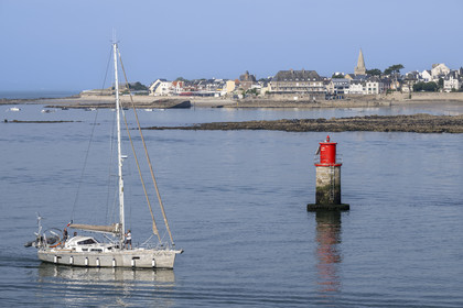 France, Morbihan, Port-Louis, sailboat passing under the ramparts of the citadel of Port-Louis, Larmor-Plage in the background