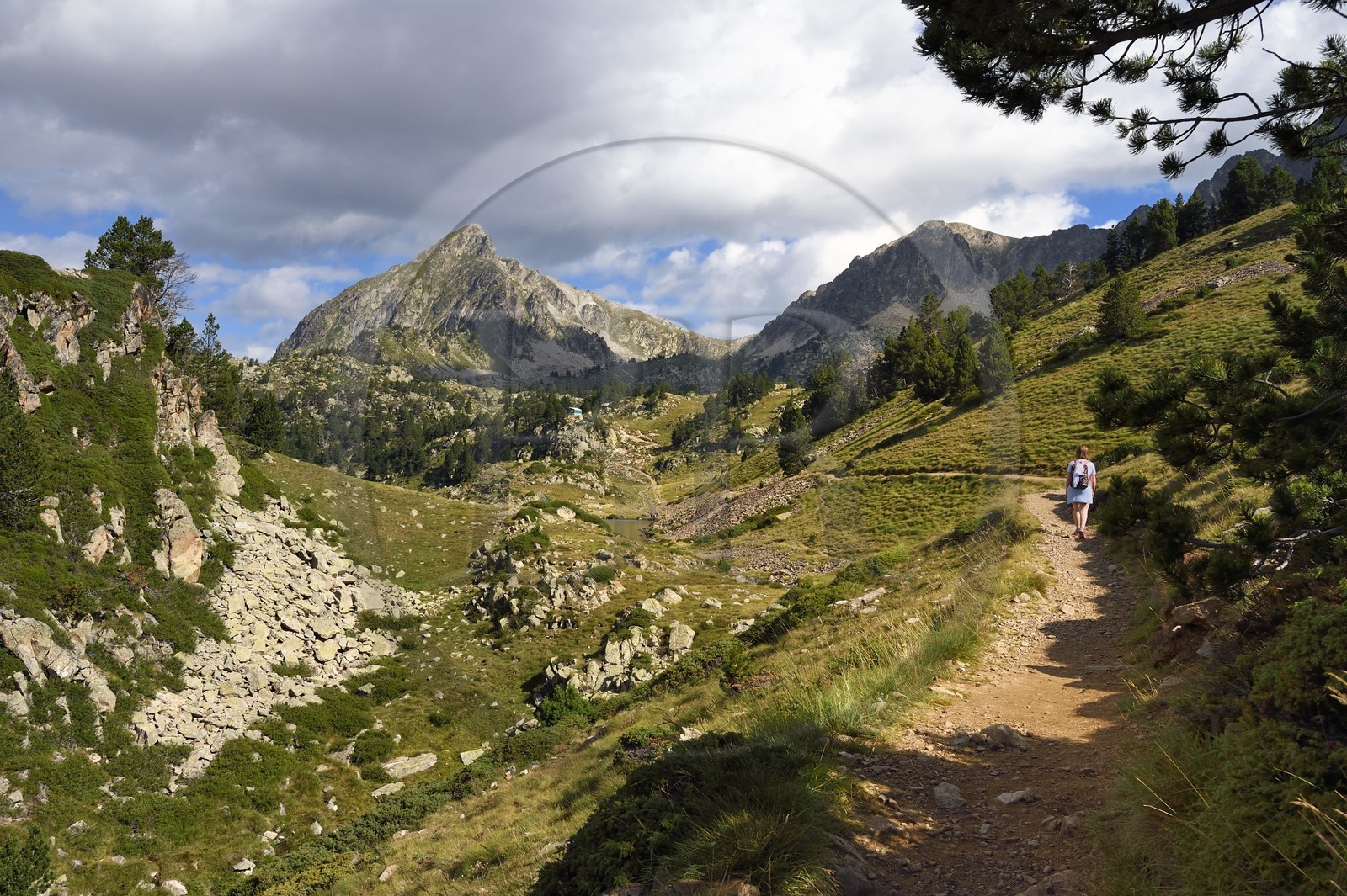 France, Hautes-Pyrénées (65), Saint-Lary-Soulan et Vielle-Aure, randonnée sur une variante du GR10 entre le col de Portet et les lacs de Bastan en bordure de la réserve naturelle de Néouvielle