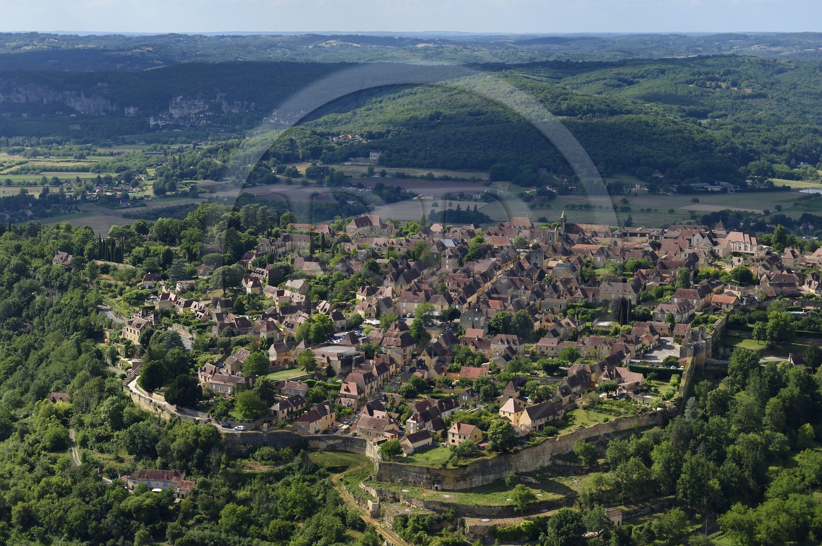 France, Dordogne (24), Périgord Noir, vallée de la Dordogne, vallée de la Dordogne, Domme, labellisé Les Plus Beaux Villages de France (vue aérienne)