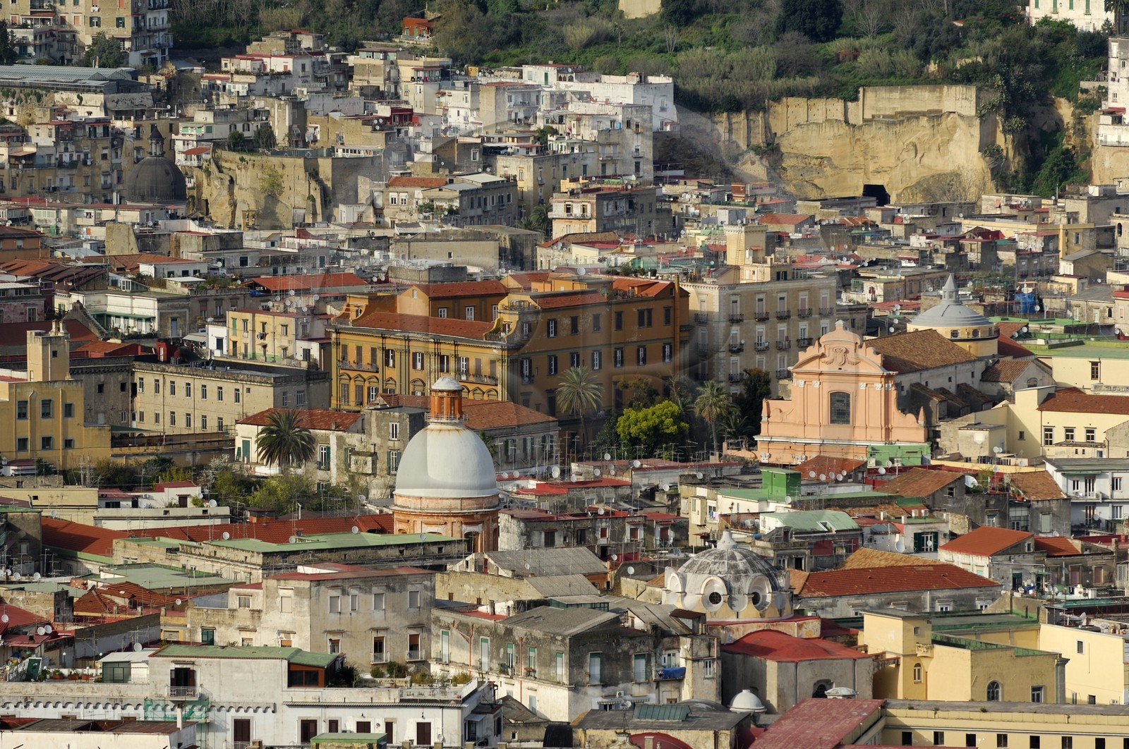 Italie, Campanie, Naples, centre historique classé Patrimoine Mondial de l'UNESCO, vue générale de la ville