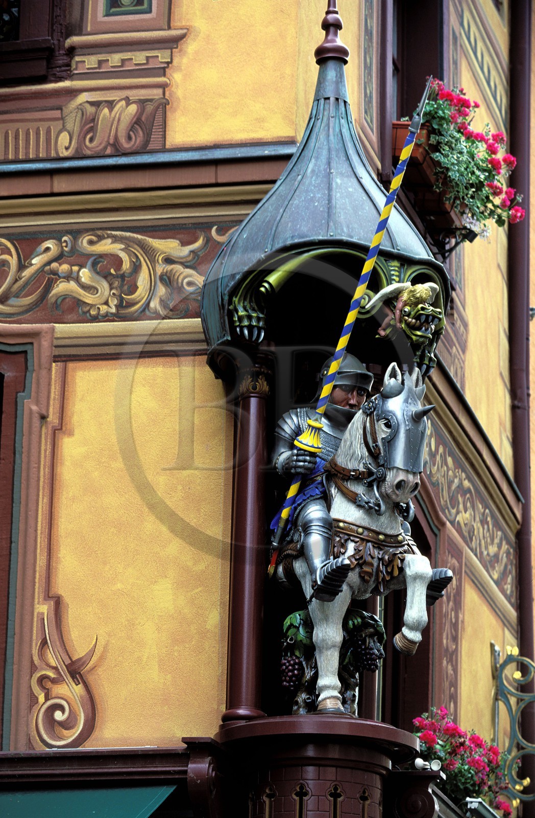 France, Bas-Rhin (67), Sélestat, façade d'une pâtisserie salon de thé rue des Chevaliers