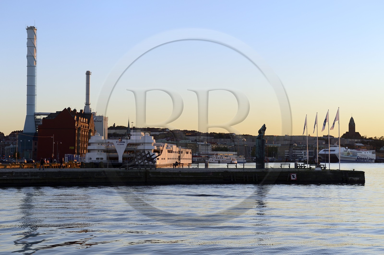 Sweden, Västra Götaland, Göteborg (Gothenburg), Stenpiren pier in the port and Masthuggskajen dock