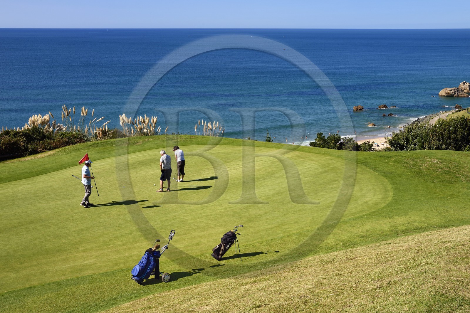 France, Pyrénées-Atlantiques (64), Pays-Basque, Biarritz, golfeurs sur le golf d'Ilbarritz