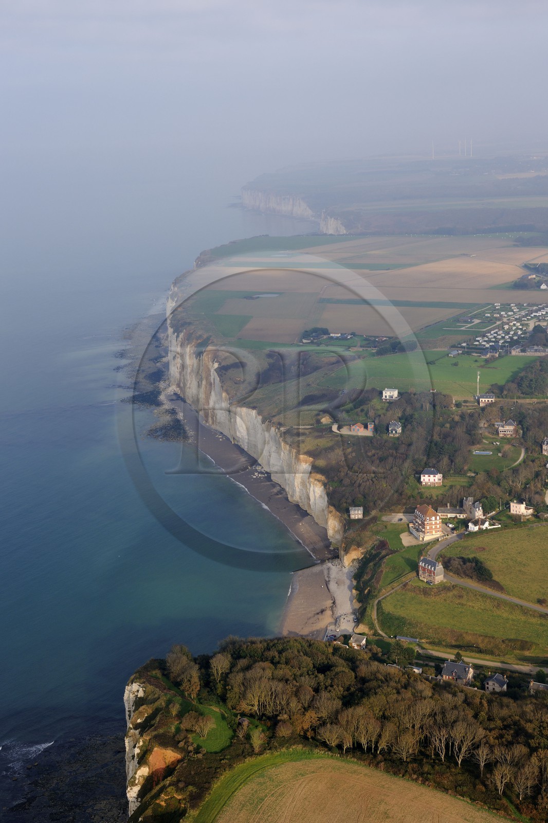 France, Seine-Maritime (76), Pays de Caux, les falaise de la Côte d'Albâtre vers Saint-Pierre-en-Port (vue aérienne)