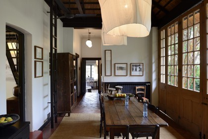 Afrique du Sud, province de Gauteng, Johannesburg, quartier résidentiel d’Orchards, Satyagraha House, hotel et musée situé dans la maison qui a hébergé Mohandas Gandhi de 1908 à 1909, construite en 1907 par son compagnon de route l’architecte allemand Hermann Kallenbach, la salle à manger
