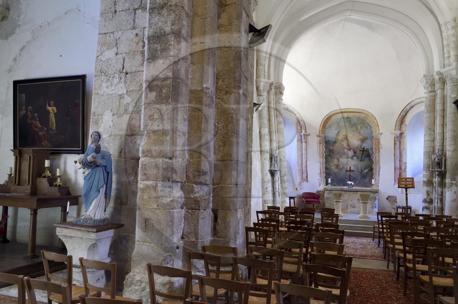 France, Yvelines (78), Montchauvet, l'église Sainte Marie-Madeleine, le chœur et la nef datant des XIIe et XIIIe siècles