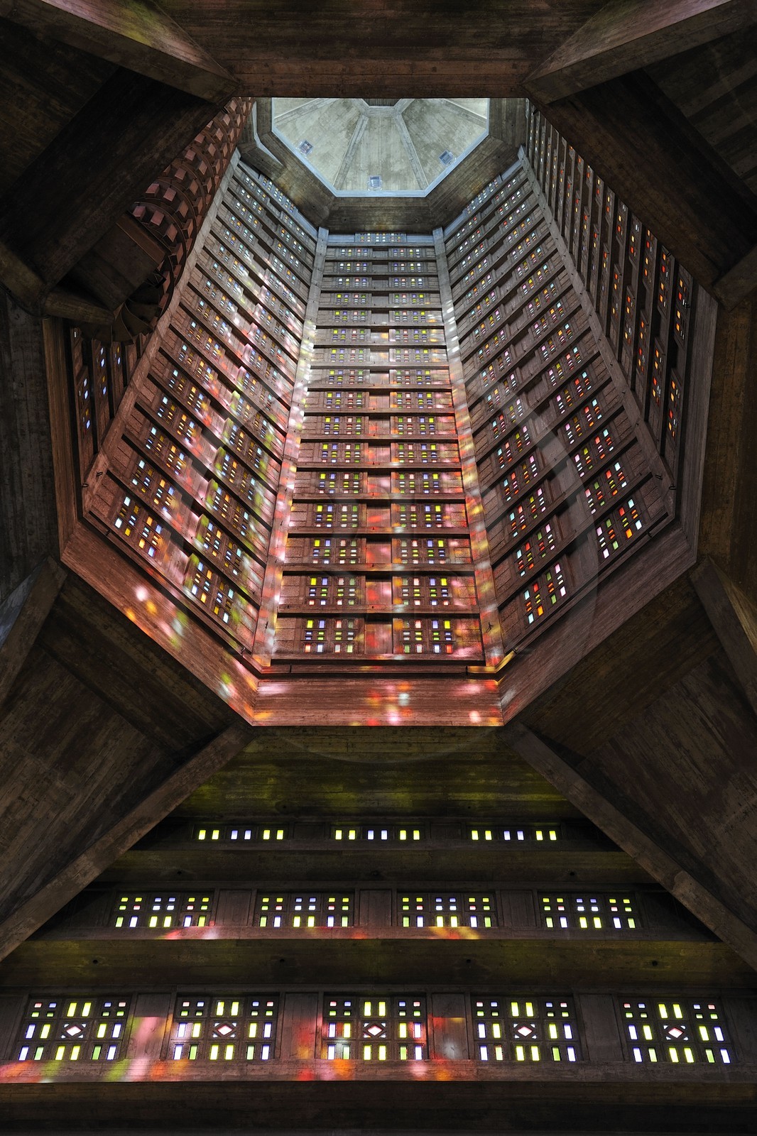 France, Seine-Maritime (76), Le Havre, Centre-ville reconstruit du Havre par Auguste Perret classé Patrimoine Mondial de l'UNESCO, Eglise Saint-Joseph, la tour-clocher vue de la nef