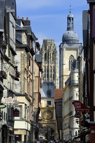 France, Seine-Maritime (76), Rouen, rue du Gros Horloge dans le centre historique