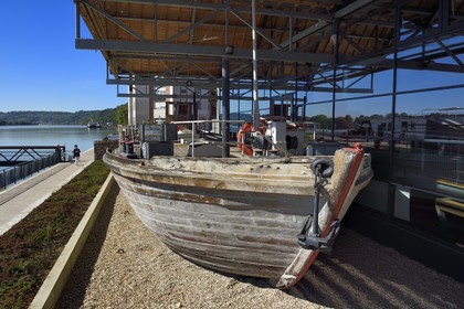 France, Seine-Maritime (76), Pays de Caux, Parc naturel régional des Boucles de la Seine normande, Caudebec-en-Caux, MuséoSeine, musée de la marine de Seine, bateau traditionnel la gribane utilisé pour l’endiguement