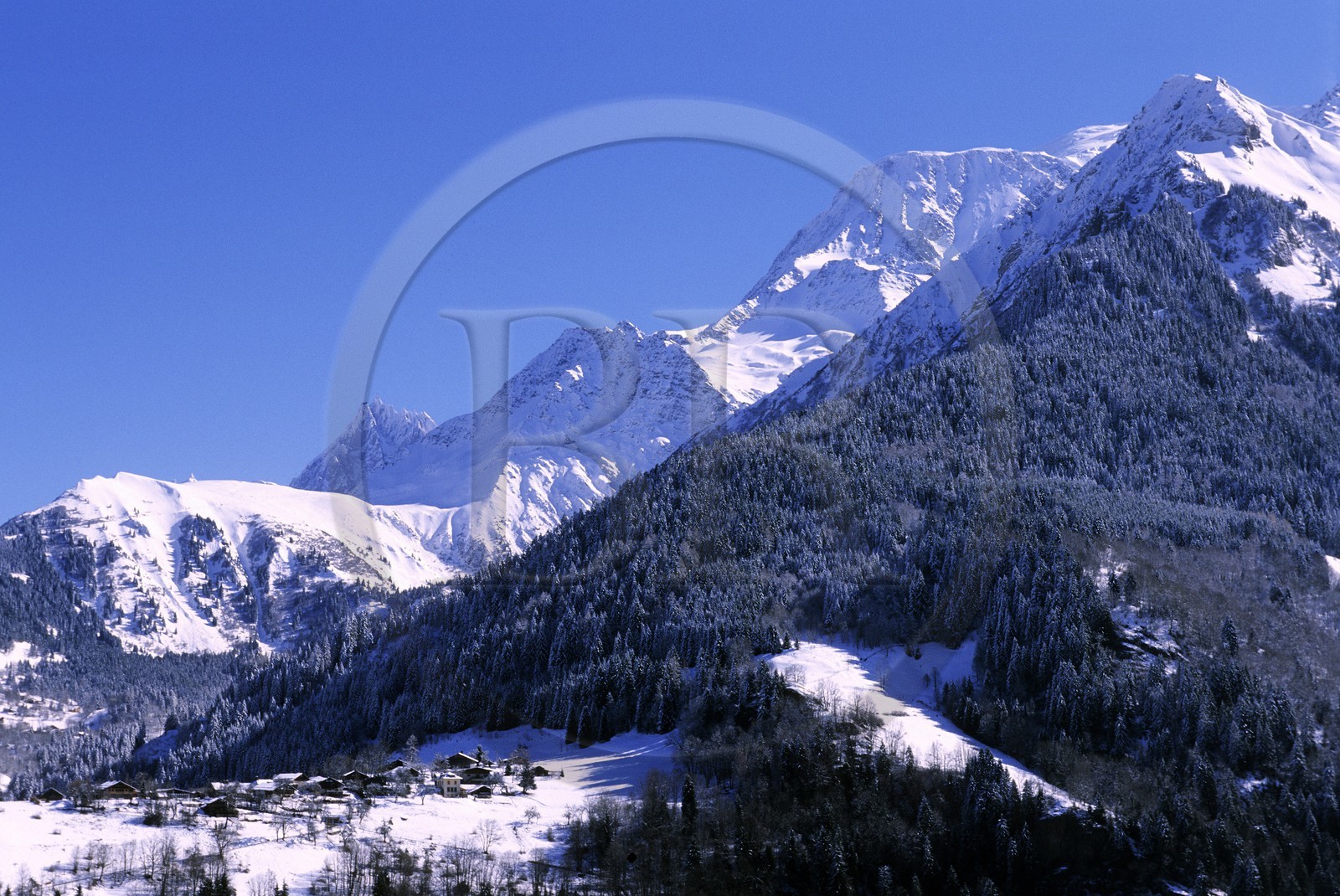 France, Haute-Savoie (74), Saint-Nicolas-de-Véroce, Bionnassay, chaîne du Mont Blanc et Aiguille du Midi