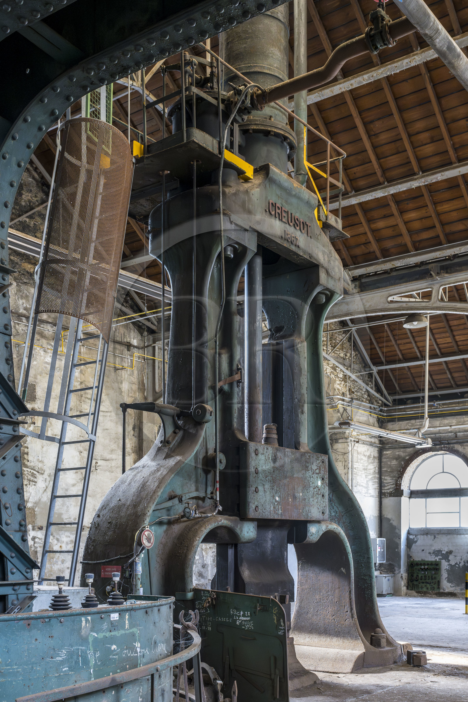 France, Finistère (29), Brest, l'arsenal, le port militaire est une base navale de la Marine nationale, marteau-pilon des forges dans les anciens ateliers de l’anse de Pontaniou