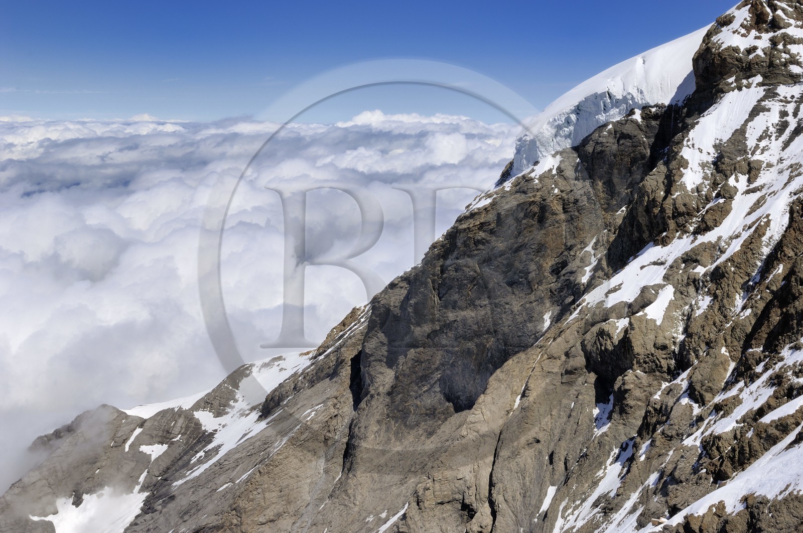Suisse, Canton de Berne, Oberland bernois, massif de la Jungfrau (3 454 m) dit le toit de l' Europe, classé Patrimoine Mondial de l'UNESCO, glacier sur la voie du Nollen sur la montagne de Mönch depuis l'observatoire du Sphinx