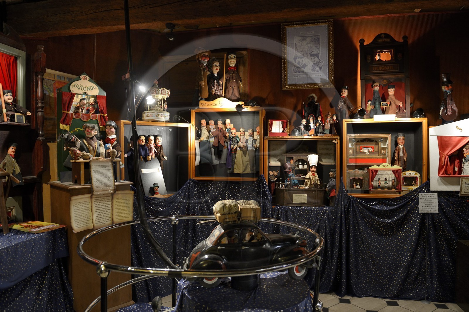 France, Rhône (69), Lyon, site historique classé Patrimoine Mondial de l'UNESCO, Vieux Lyon, boutique Disagn' Cardelli dans la rue St Jean, le Petit Musée fantastique de Guignol