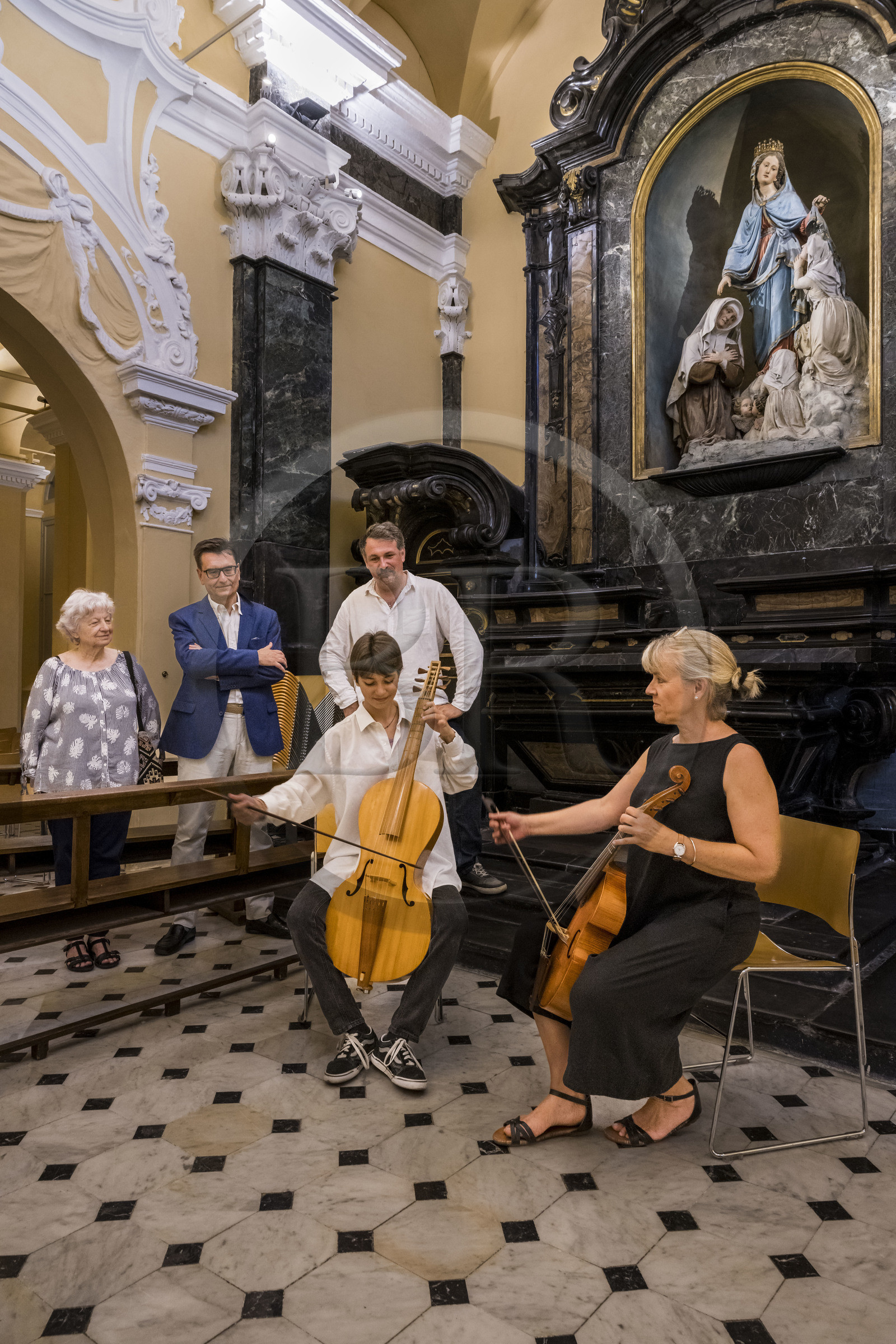 France, Alpes-Maritimes (06), Nice classée Patrimoine Mondial de l'UNESCO, le Vieux Nice, membres de la Semeuse, association d’éducation populaire créée en 1904, assistant aux répétitions d'un concert de viole de Gambe au Centre Culturel La Providence