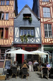 France, Seine-Maritime (76), Rouen, la rue médiévale Martainville qui longe l'église Saint-Maclou