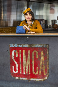 France, Loire-Atlantique (44), Saint-Nazaire, l'espace de travail partagé Le Garage, lieu vivant accueillant 13 ateliers-boutique et artisans dans le domaine de la création artisanale, artistique et numérique, Duo Sac et Chapeau, la modiste Nelly Bichet