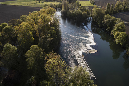France, Charente, Saint Simon, fish passage on the Charente (aerial view)