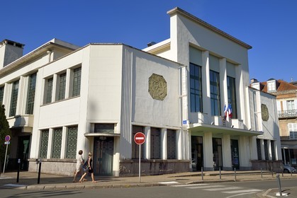 France, Allier (03), Vichy, place Charles de Gaulle, house of associations and village hall, originally an Art Deco theater built in 1935