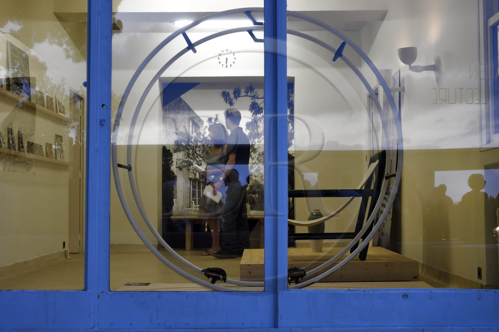 France, Var (83), Hyères, la villa Noailles concue par l'architecte Robert Mallet Stevens, roue allemande pour séances de gymnastique placée dans le salon de lecture