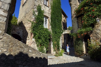 France, Var (83), La Dracénie, Les Arcs-sur-Argens, la place du Collier et le début de la rue Agnely dans la vieille ville