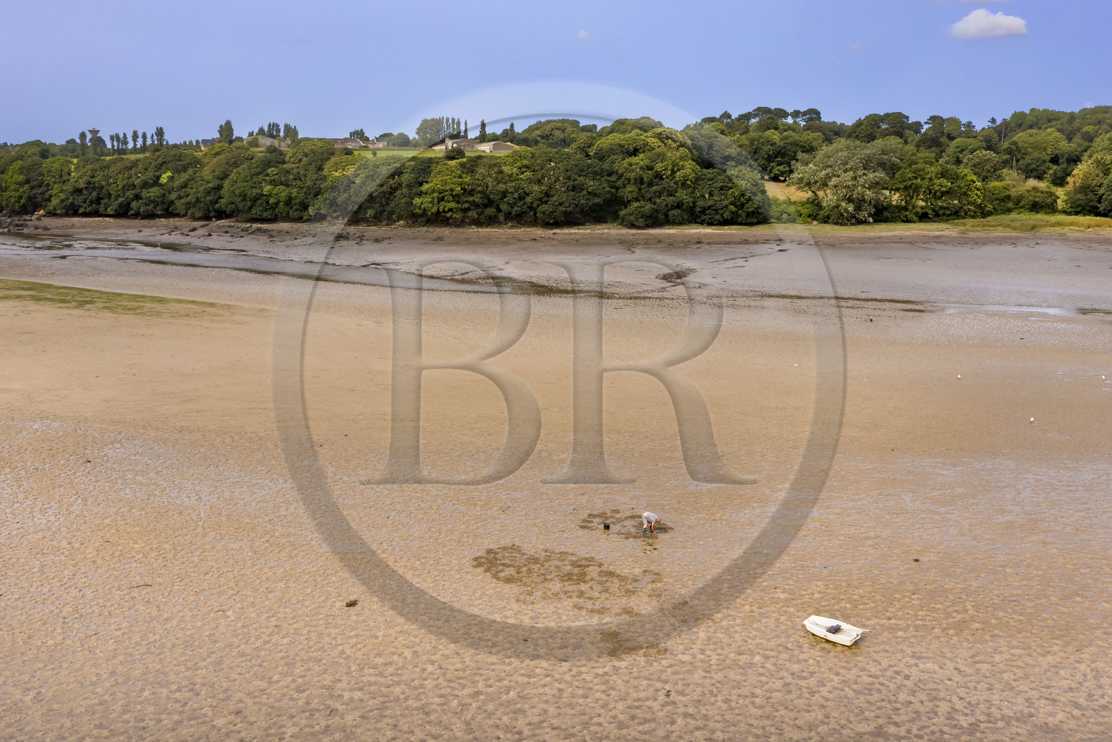 France, Finistère (29), Pays des Abers, marée basse en amont de l'Aber Benoit (vue aérienne)