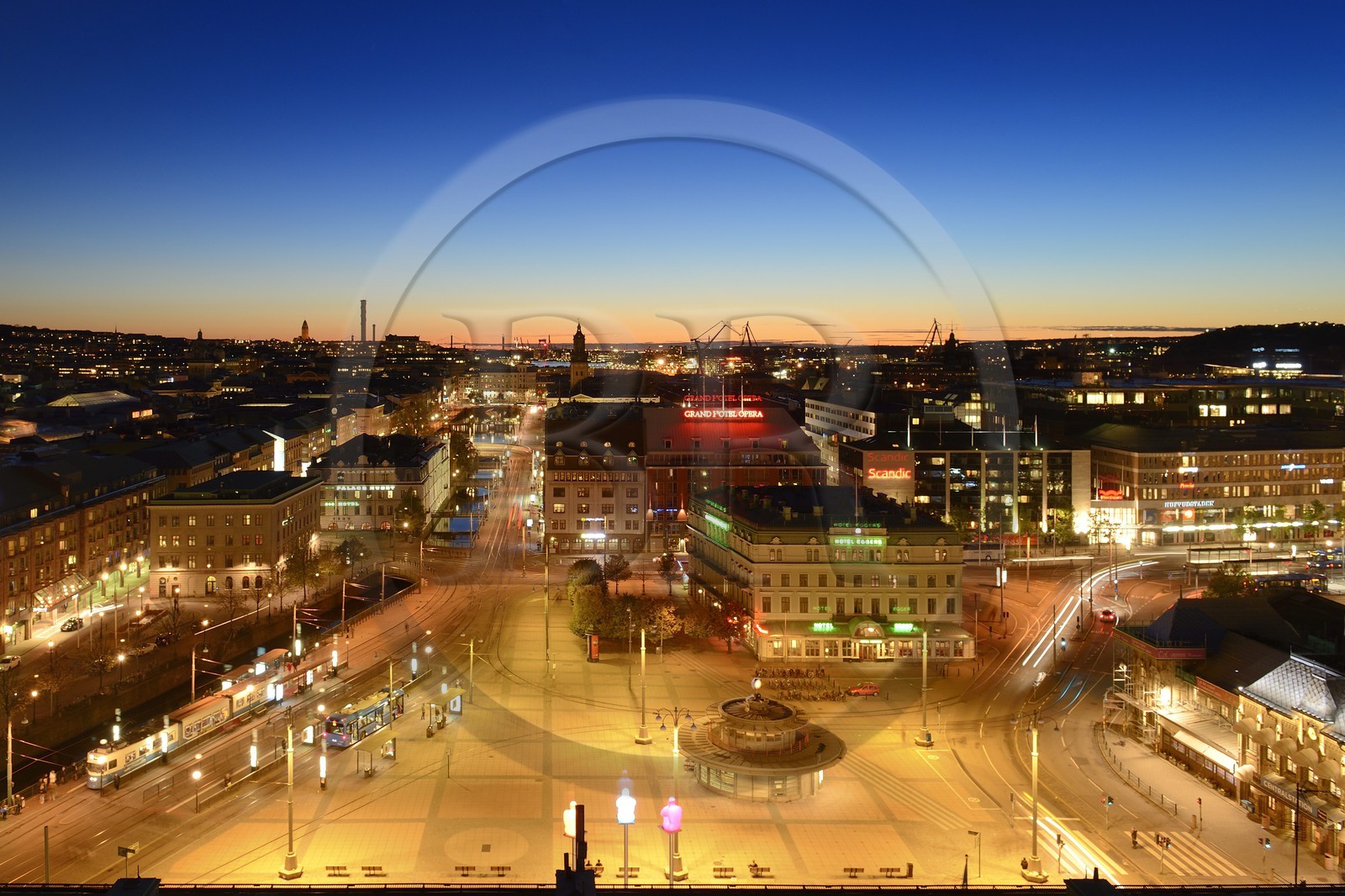 Suède, Västra Götaland, Göteborg (Gothenburg), la place Drottningtorget et le port vue depuis le Clarion Hotel Post