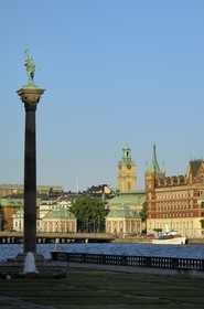 Suède, Stockholm, île de Gamla Stan (vieille ville), Hôtel-de-Ville (Stadshuset), le monument Engelbrekt à la gloire du héros national et la cathédrale