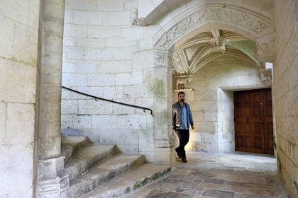 France, Dordogne (24), Périgord Vert, Villars, château de Puyguilhem, le grand escalier en vis du pavillon Barlong et le plafond gothique flamboyant de Rez-de-chaussée