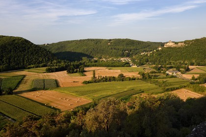 France, Dordogne, Perigord Noir, Dordogne Valley, Castelnaud la Chapelle, labelled Les Plus Beaux Villages de France (The Most Beautiful Villages of France), Castelnaud Castle seen from Les Jardins de Marqueyssac