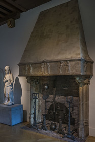 France, Paris, Musée de Cluny - Musée national du Moyen-Age (Middle Ages Museum in the former Hotel de Cluny), hearth fittings and a set of 15th century cooking utensils in a fireplace