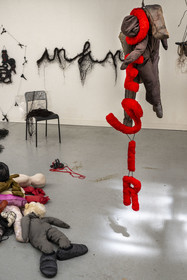 France, Hauts-de-Seine (92), Malakoff, oeuvres en cours dans l'atelier de l'artiste Annette Messager