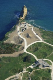France, Calvados (14), la Pointe du Hoc et des trous d'obus du débarquement du 6 juin 1944 lors de la seconde guerre mondiale, (vue aérienne)