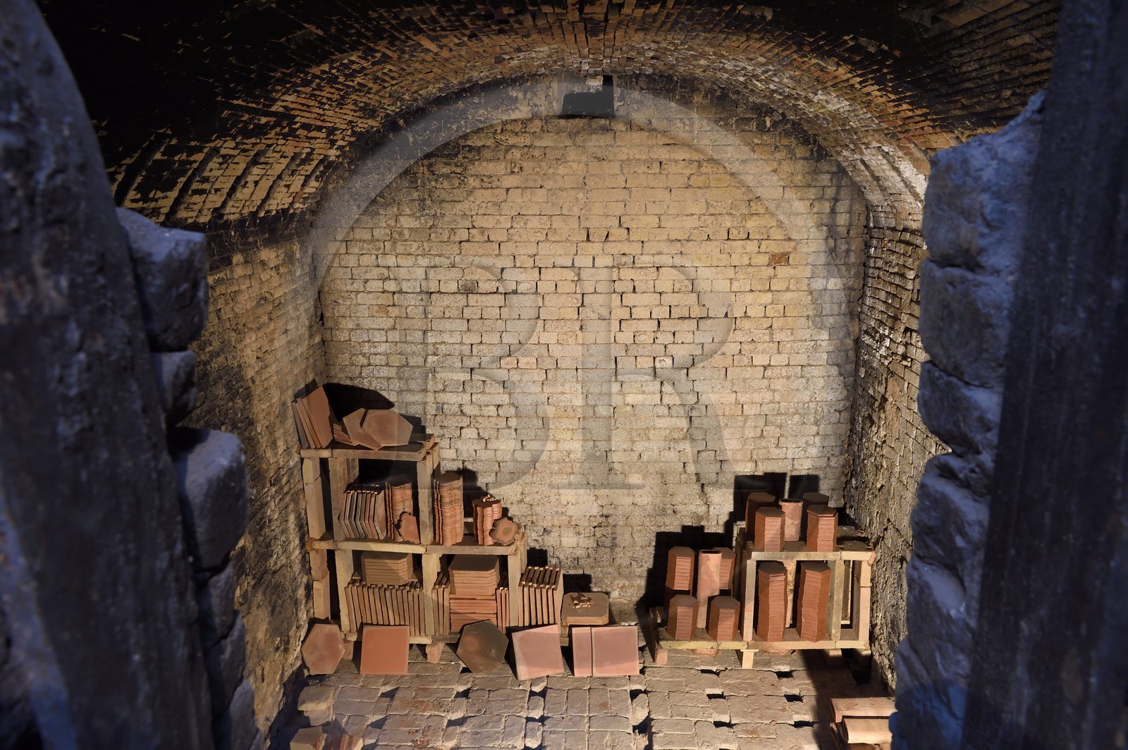 France, Var (83), La Dracénie, Salernes, le musée Terra Rossa maison de la céramique architecturale de l'architecte J.-M. Wilmotte, four à tomettes