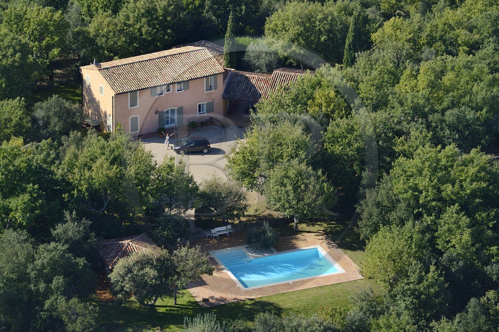 France, Var (83), Provence Verte, le village de Bras vers Saint-Maximin-la-Sainte-Baume, la maison de Pierre Becker (vue aérienne)
